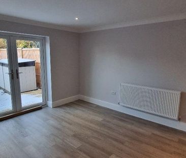 2 bedroom semi-detached house to rent - Photo 4