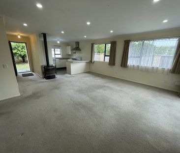 Perfect in Petone! - Photo 3