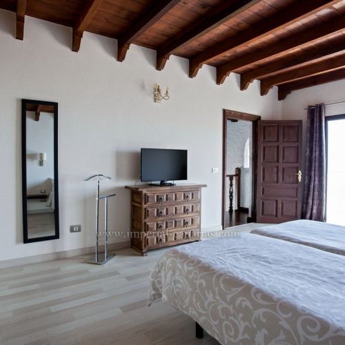 5 Bed Villa/House to Rent - Photo 1