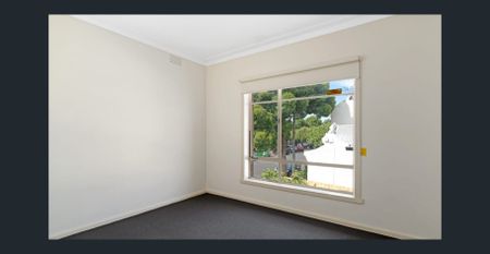 Bright & Spacious 2 Storey Home in a Prime Location - Photo 3