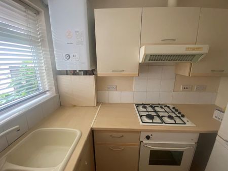 Available 1 Bed Flat - Ground Floor - Photo 4