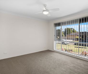 Family Home With Pool - Photo 4