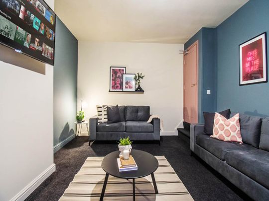 Sunny Grove (Room 4), Morley, Leeds - Photo 1