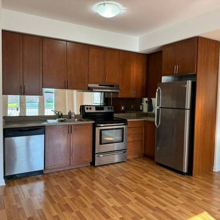 Rare 1 bed, 1 bath townhome, 2 parking FOR RENT - Erin Mills - Photo 4