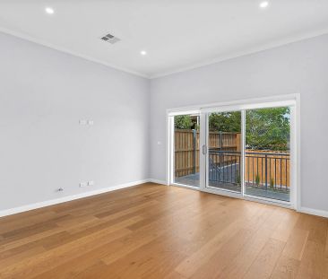 Contemporary Bowral Townhome with Picture Perfect Views! - Photo 5