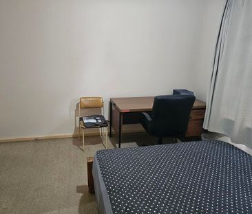 4-bedroom shared house, Ashcroft Place - Photo 4