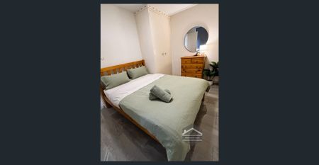 Executive Modern Unit - Photo 3