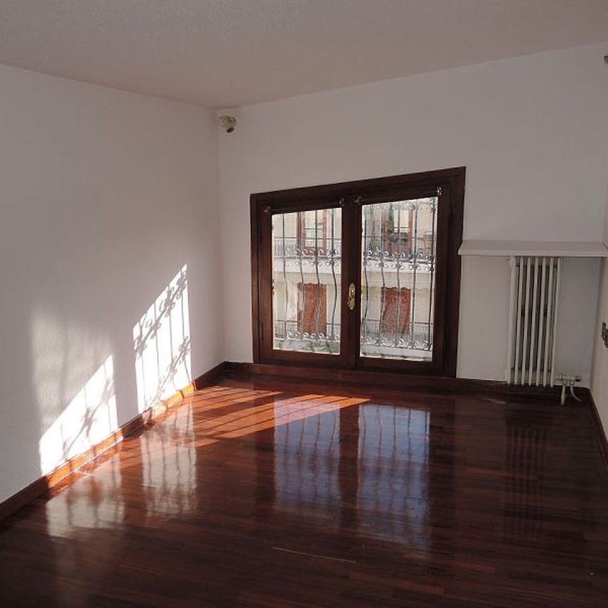 Ενοικίαση κατοικίας, 230 τ.μ., Γλυφάδα, €2,500 - Photo 1