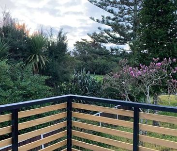 Family-friendly Glen Eden Home - Photo 3