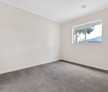 Warmth, Comfort & Space in This Inviting Home - Photo 5