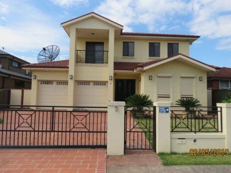 STUNNING FAMILY RESIDENCE!! - Photo 4