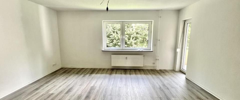 Frisch SANIERTE 3-Zimmer-Wohnung mit BALKON und Blick ins Grüne!! - Foto 1