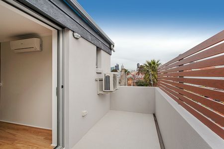 One Bedroom Apartment in The Heart of Carlton! - Photo 2