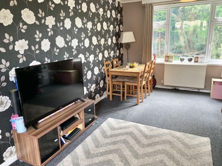 Lingfield Approach, Leeds - Photo 4