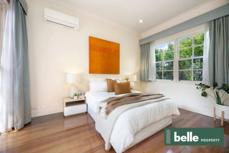 Single-Level Elegance - Photo 2