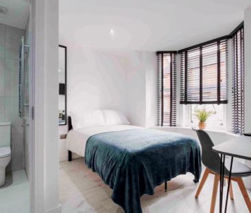 6 Beds 6 Baths - Photo 1