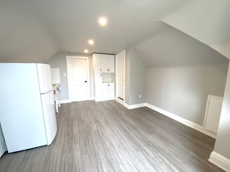 $1,325 / 1 br / 1 ba / 400 sqft Unit 3 - 953 Montclair Ave, Hamilton - Photo 5