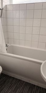 Studio Flat, Handcross Road, LU2 - Photo 4