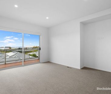 Modern Family Home in Highton - Photo 2