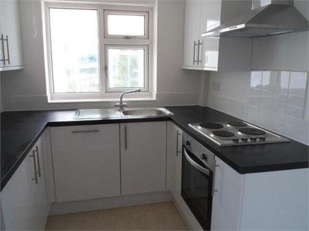 3 bedroom semi-detached bungalow to rent - Photo 2
