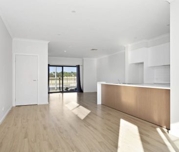 Three Bedroom Townhouse in Sought After Seaford Meadows - Photo 1