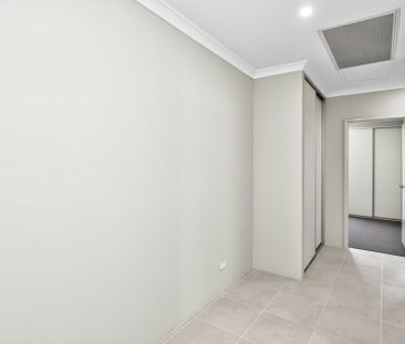 Spacious 4 Bedroom Family Home in Sought-After Lakelands Location - Photo 5