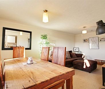 3 bedroom flat to rent - Photo 2