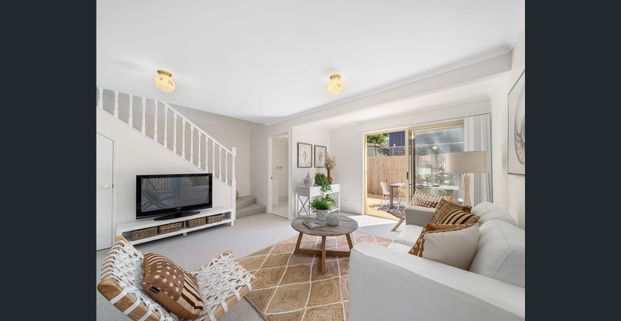 Northeast Light & Ocean Air – Stylish Townhouse in Prime Coastal Location - Photo 1