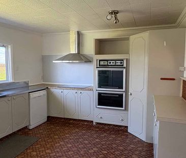 Spacious Rural Living - Photo 5