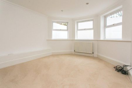 3 bedroom apartment to rent - Photo 4