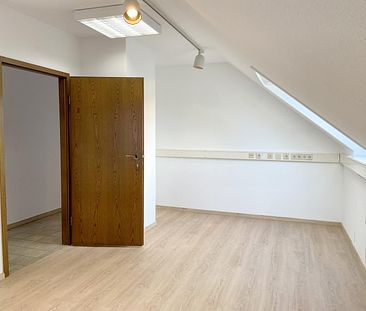 Multifunktionales & gepflegtes Einfamilienhaus in Hachenburg! Wohnen & Arbeiten unter einem Dach! - Photo 1