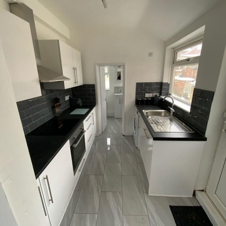 4 bedroom house share to rent - Photo 1