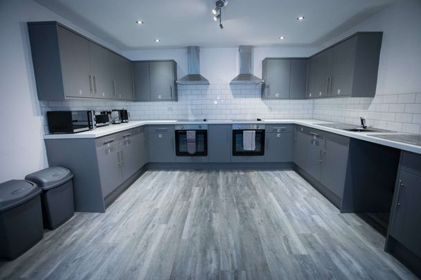 -19 Glebe Street Room 9 - Photo 1