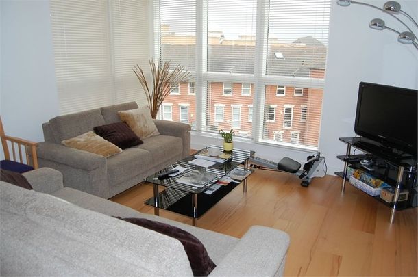 Water Gardens Square, London, SE16 flat to rent - Photo 1