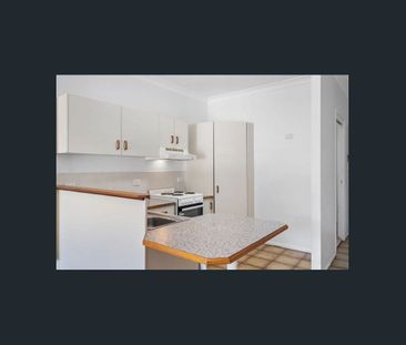 Well Located Apartment Close to Wynnum Waterfront - Photo 2