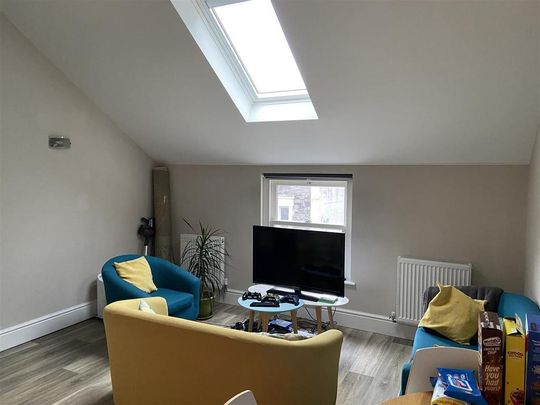 3 bedroom flat to rent - Photo 1