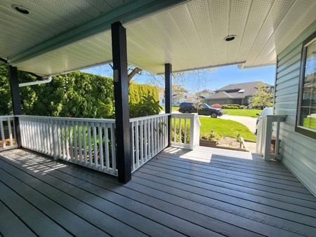 Beautiful Four Bedroom Single Family Home in Cloverdale with Yard - Photo 4
