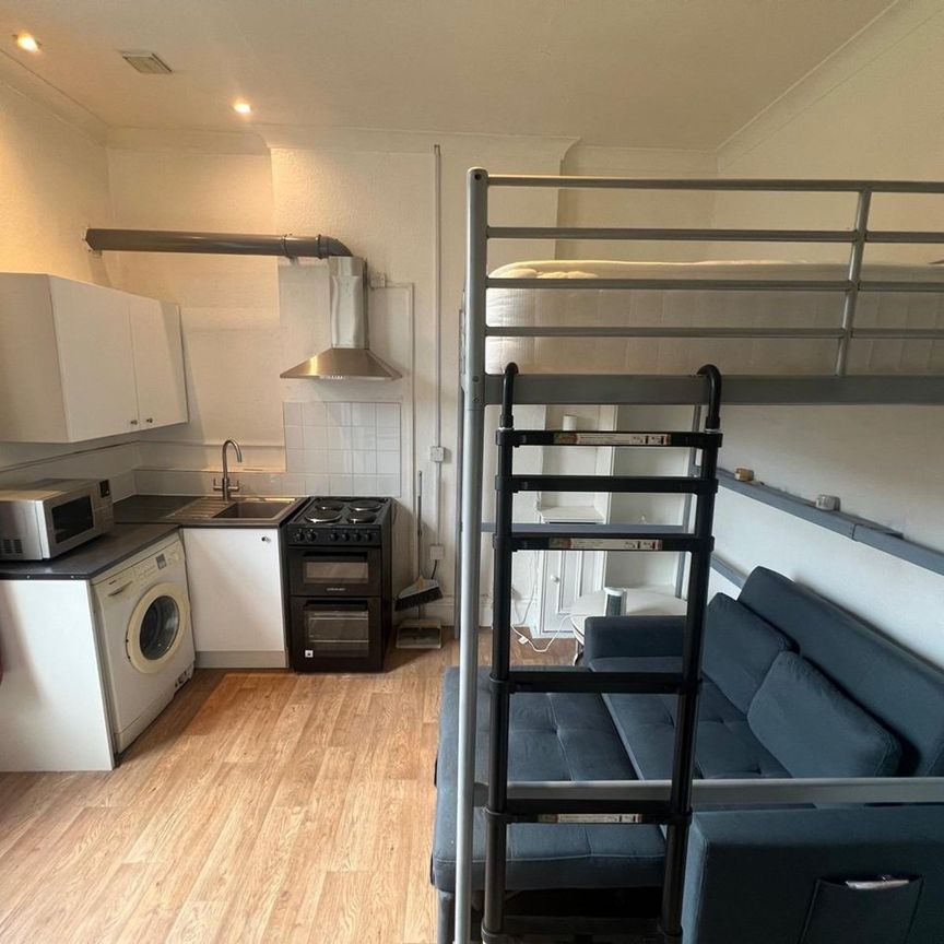 Studio Flat, Walm Lane, NW2 - Photo 1