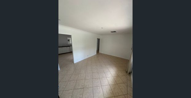 Parkside Living with Public Transport at Your Doorstep - Photo 1