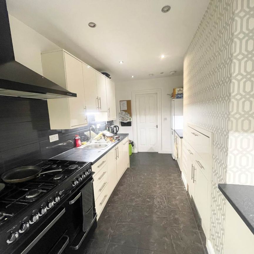 Haddon Road (room 2), Burley, Leeds - Photo 1