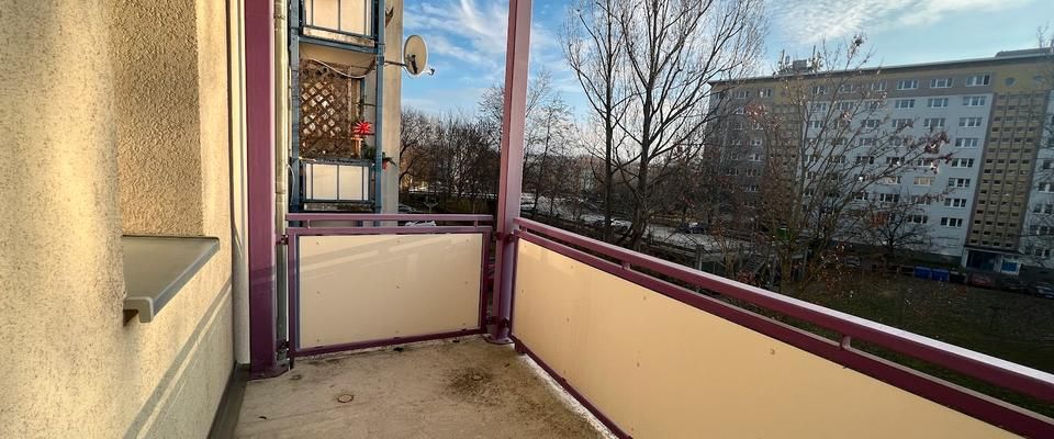 Wir sanieren für Sie - 2 Raum Wohnung mit Balkon und Dusche - Photo 1
