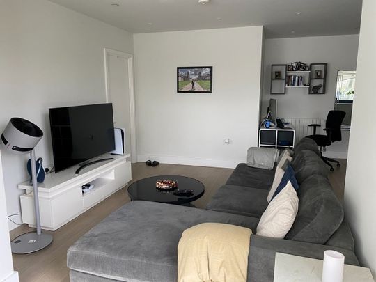 1 Bed Flat, Patterson Tower, SE3 - Photo 1