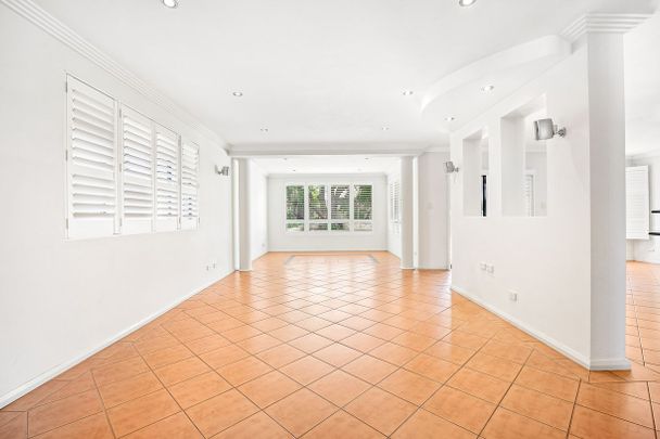 Spacious Family Home Offering Comfort, Style & Convenience - Photo 1