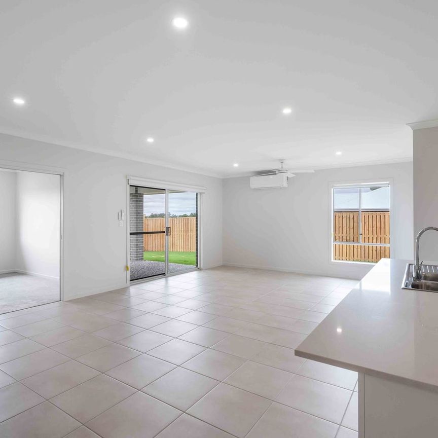 Simply Stunning in Nikenbah - Light Bright and Airy! - Photo 1