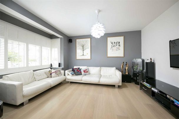 Cambridge Crescent, Teddington, TW11 - Photo 1