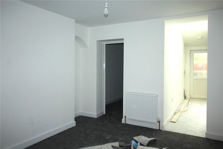 3 bedroom apartment to rent - Photo 4