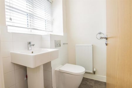 3 bed House - Mid Terrace To Let - Photo 4