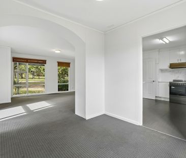 Three bedrooms, modern comforts and plenty of outdoor space - Photo 2