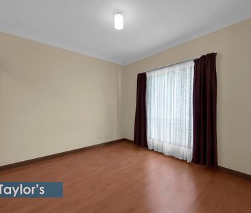 2010 BUILT FAMILY HOME THAT'S SURE TO PLEASE - Photo 1