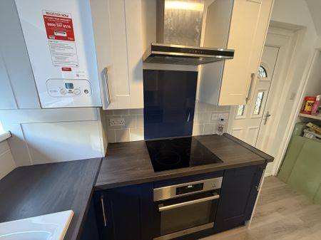 North Carr Croft, Huddersfield - Photo 2